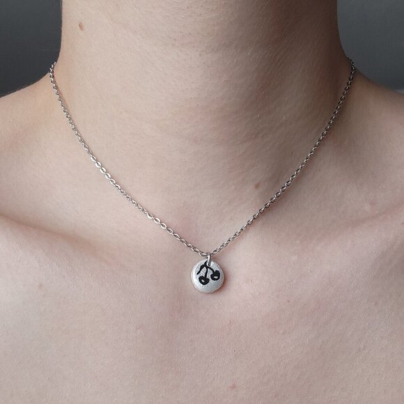 Dainty mini black cherry iridescent necklace with a small silver chain - Picture 10 of 10